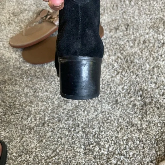 Franco Sarto Woman’s Suede Boots in SZ 6 in gently used condition - Picture 6 of 6